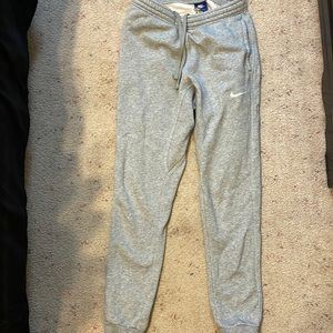 Boys small Nike sweat pants.